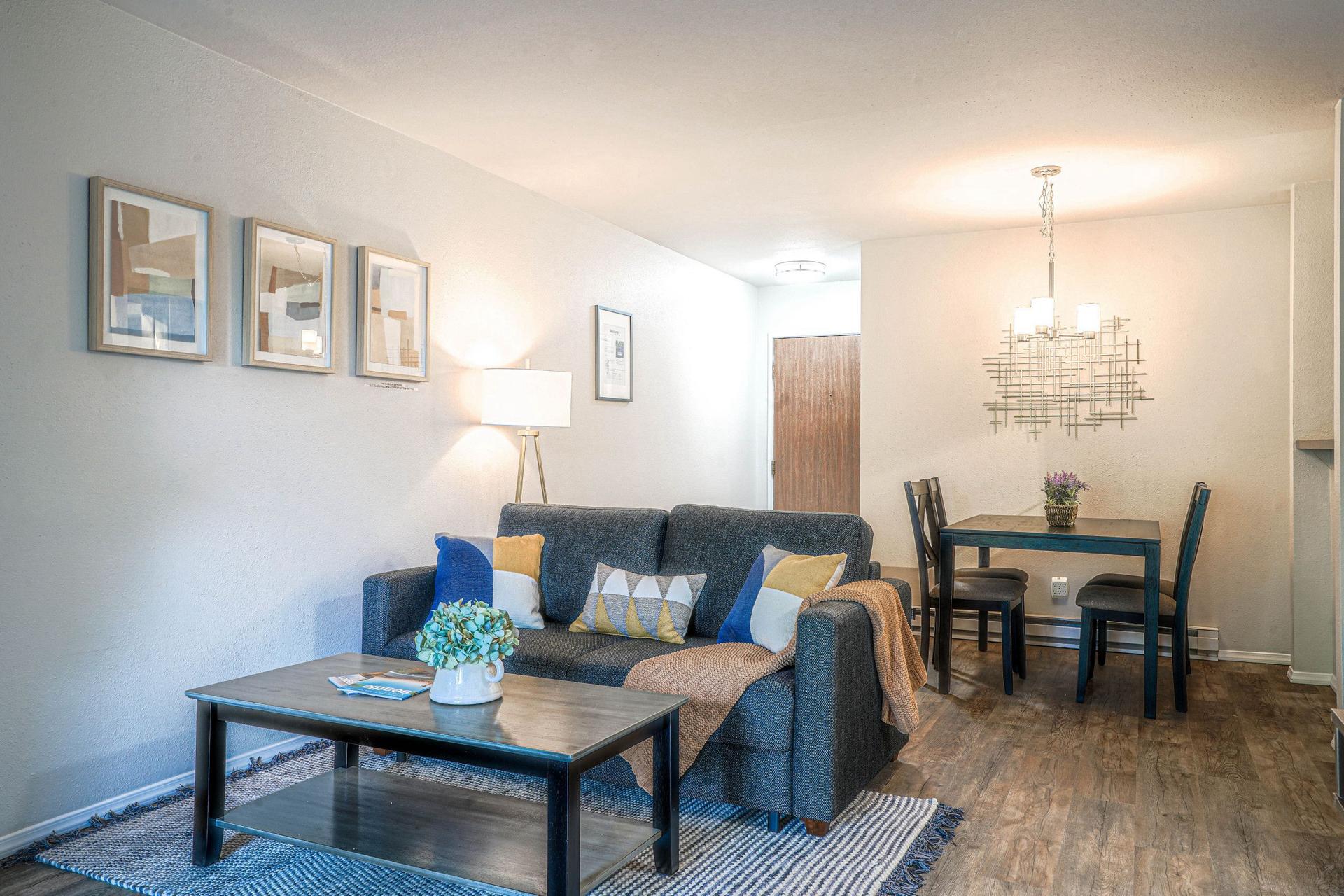 Bellevue Condo Modern & Cozy 3